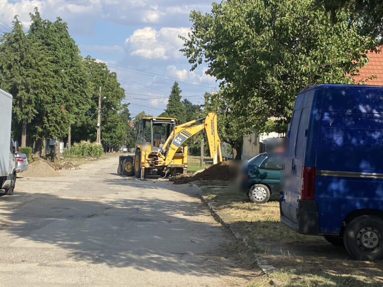 Изкопни работи с багер Komatsu