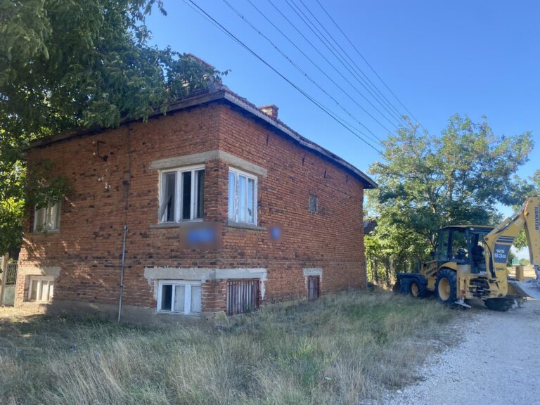Изкопни работи с багер Komatsu