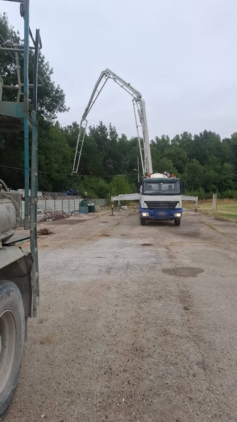 Бетониране с бетонопомпа на стадион
