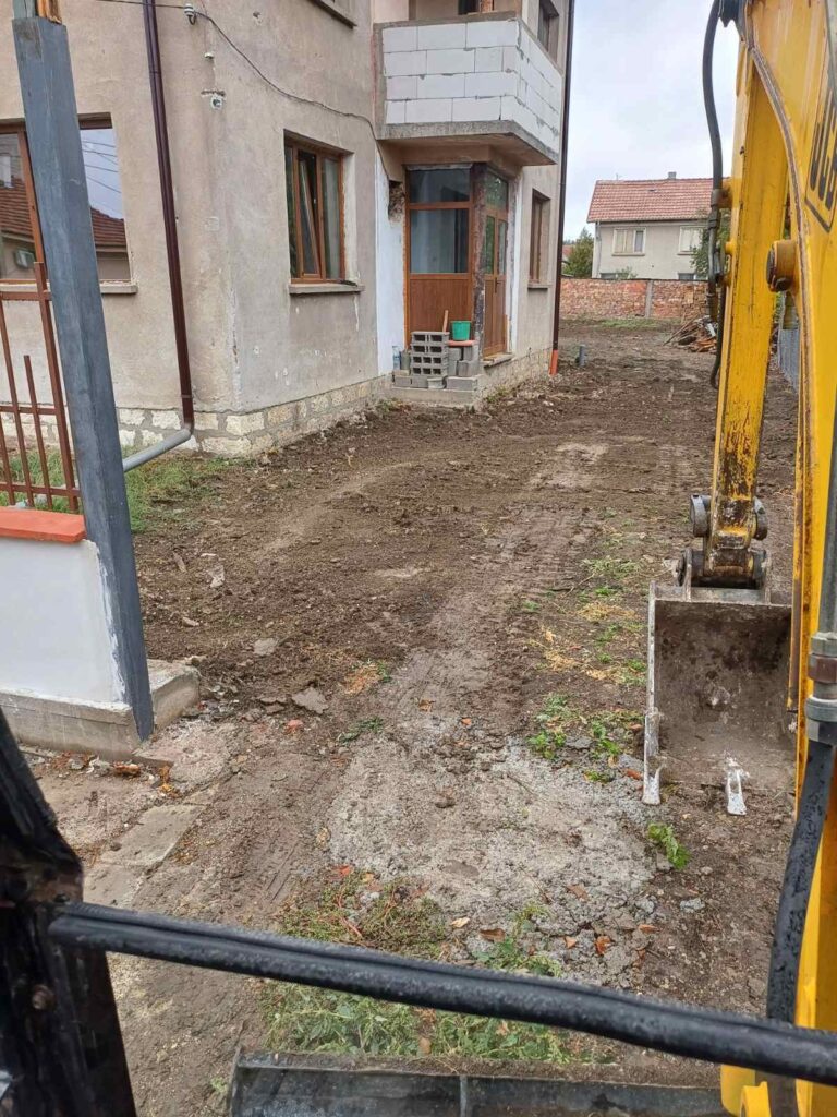 Изкопни работи с багер
