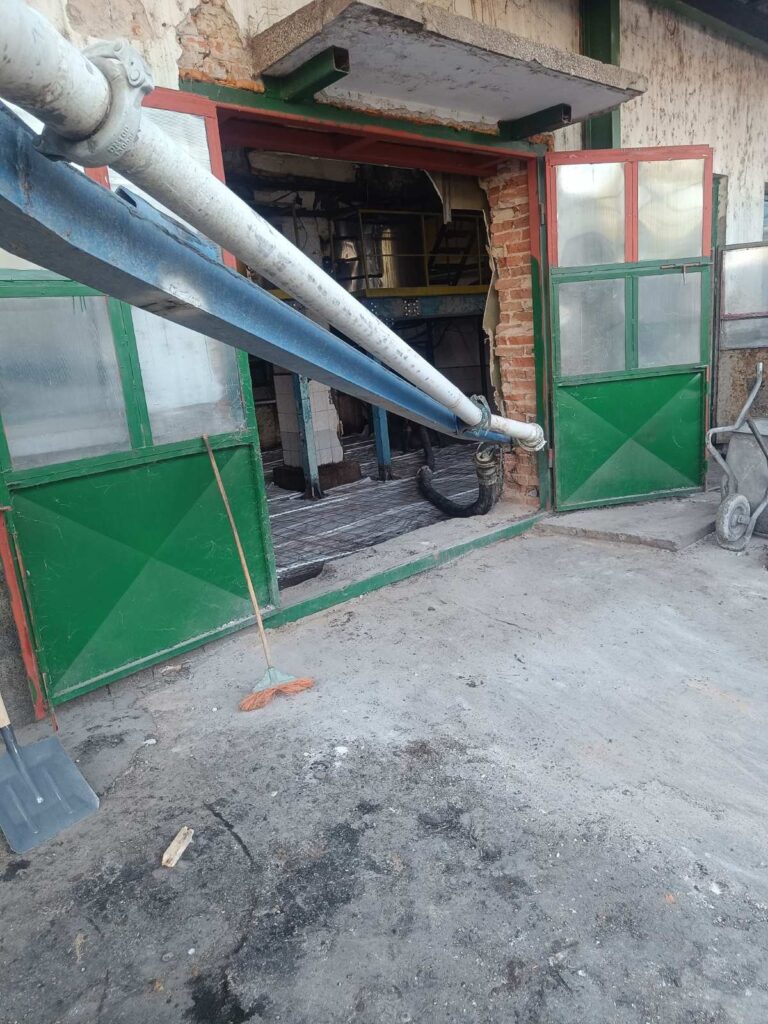 Бетониране на под с бетонопомпа