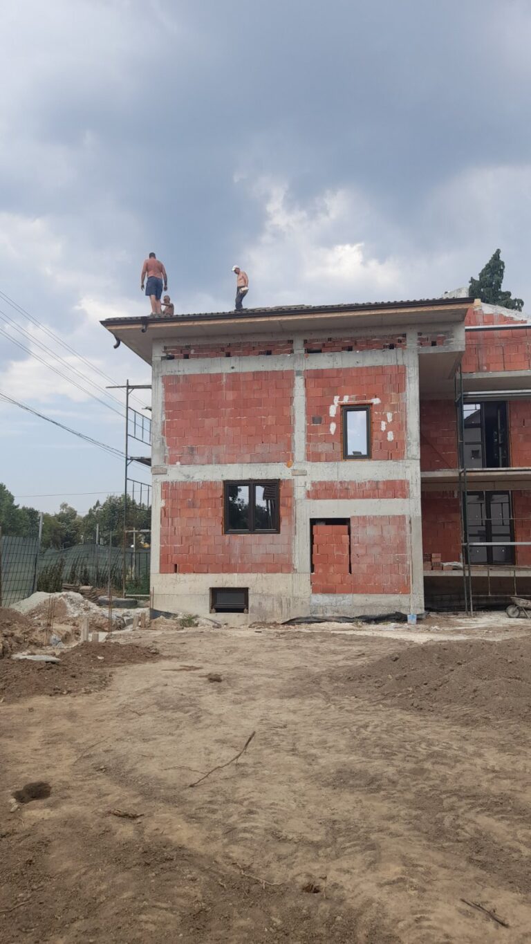 Груб строеж на къща
