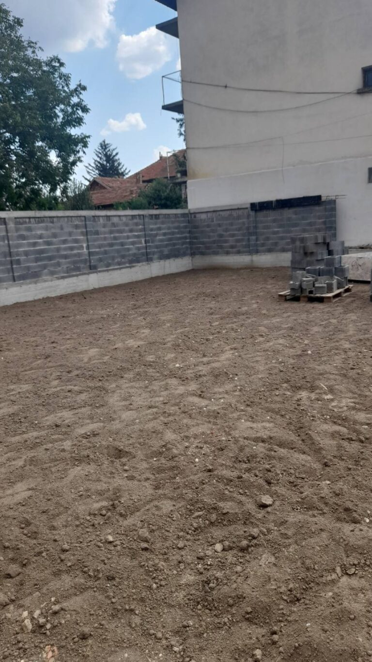 Ограда от бетонни блокчета