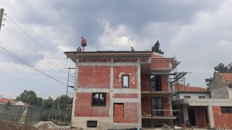 Груб строеж на къща