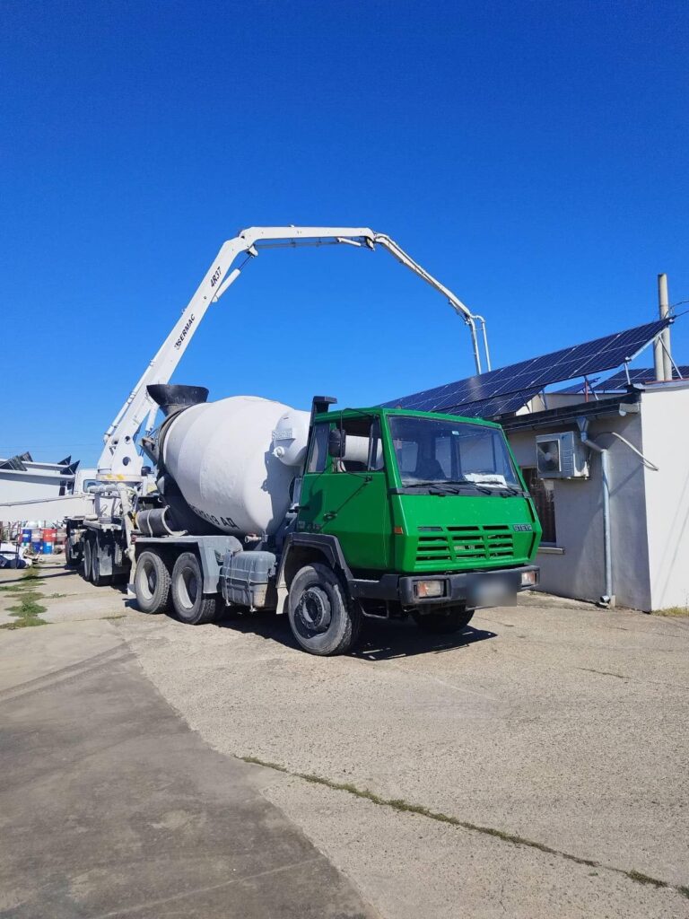Бетоновоз и бетонопомпа
