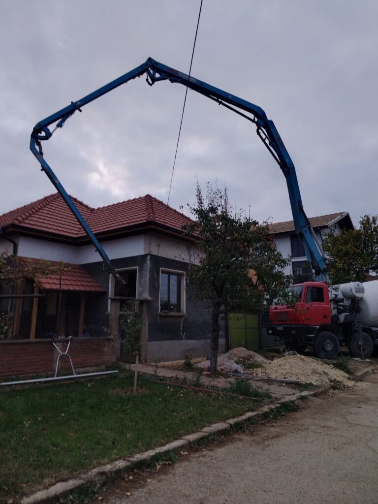 Бетонопомпа при бетониране